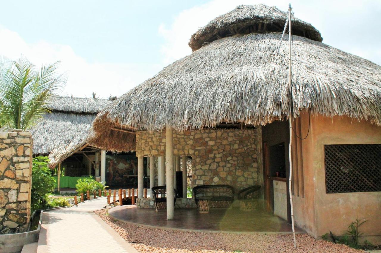 Axkan Palenque, Shows En Vivo & Gastronomia Mar Y Tierra & Travel Agency Экстерьер фото